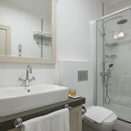 لويس لاكشري سويت جالاتا